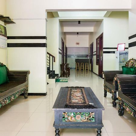 RedDoorz Syariah @ Ketintang Surabaya Hotel Bagian luar foto