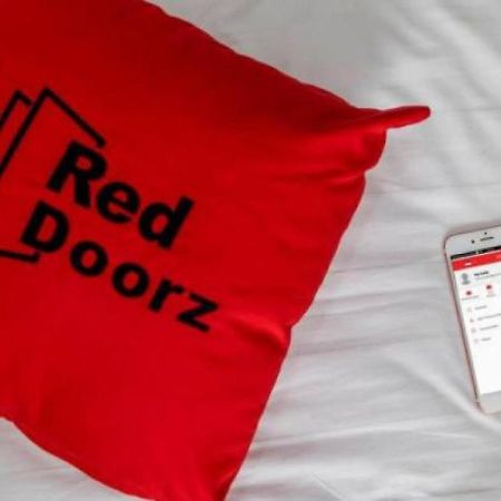 RedDoorz Syariah @ Ketintang Surabaya Hotel Bagian luar foto