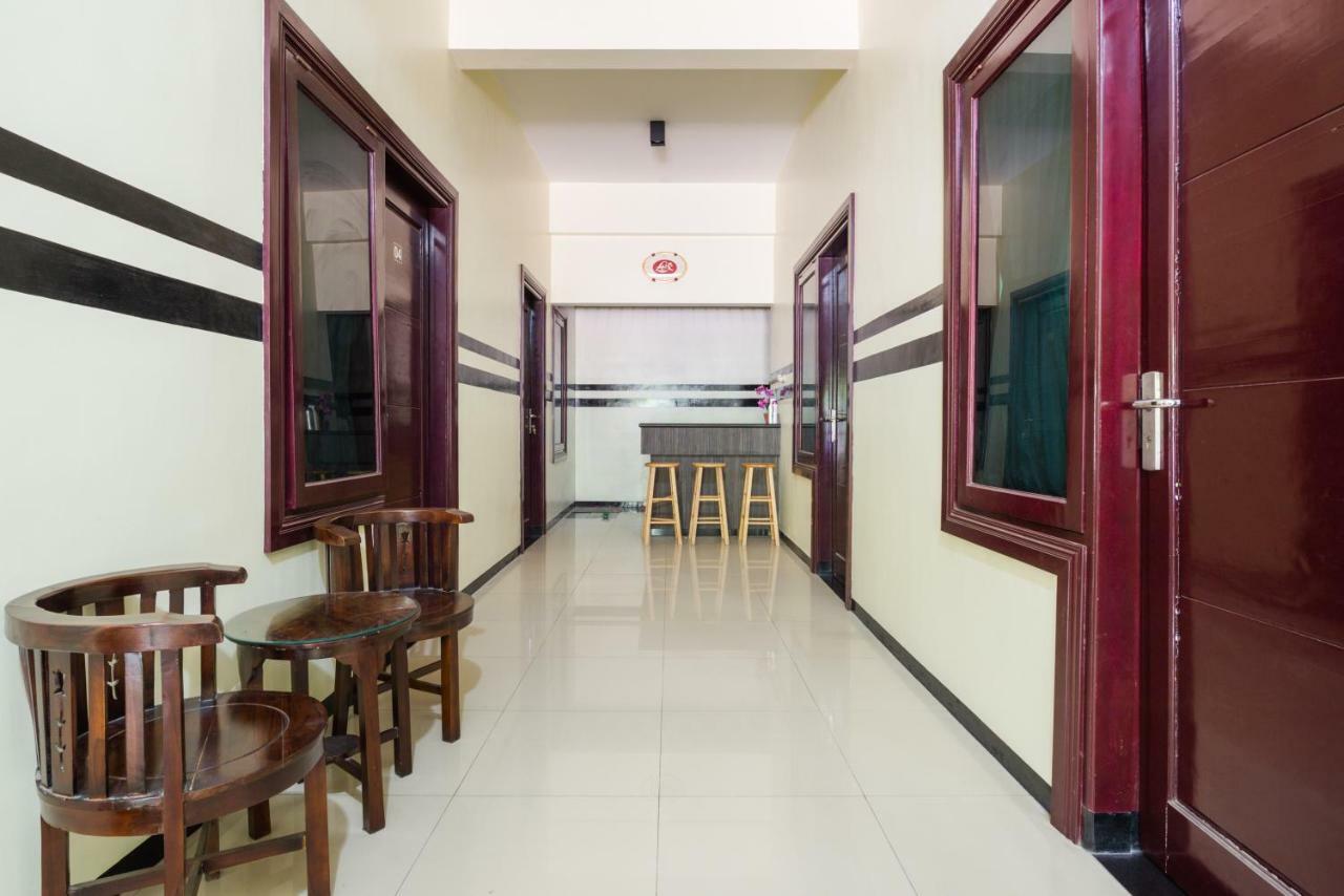 RedDoorz Syariah @ Ketintang Surabaya Hotel Bagian luar foto