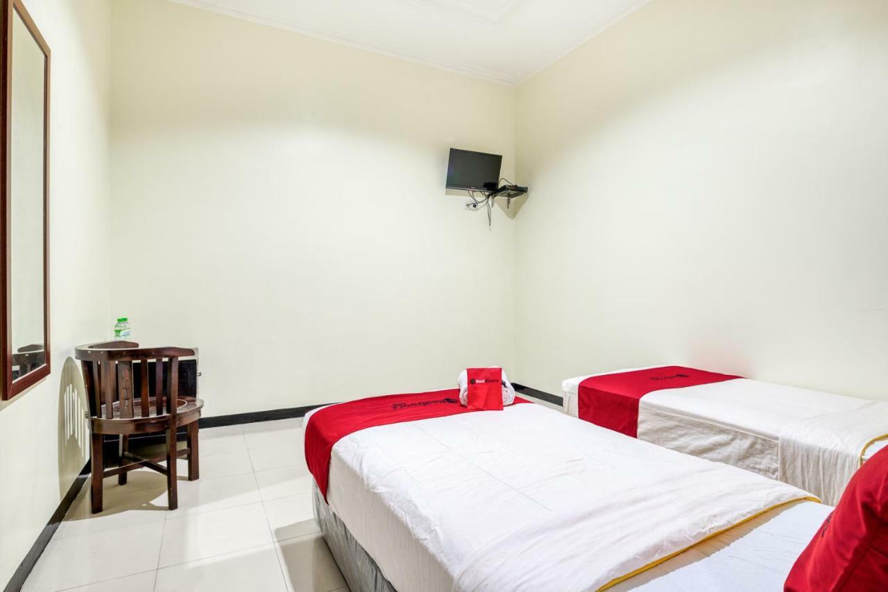 RedDoorz Syariah @ Ketintang Surabaya Hotel Bagian luar foto