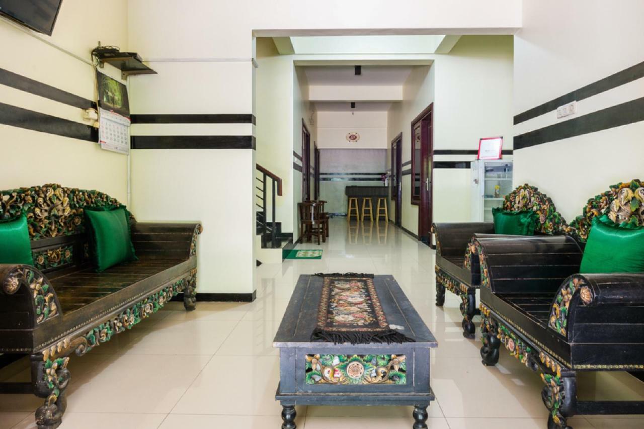 RedDoorz Syariah @ Ketintang Surabaya Hotel Bagian luar foto