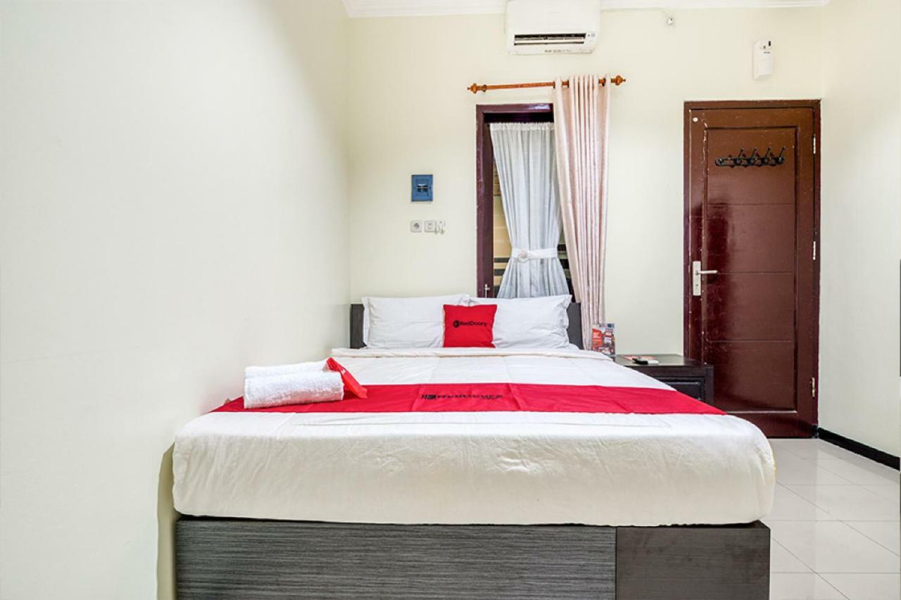 RedDoorz Syariah @ Ketintang Surabaya Hotel Bagian luar foto