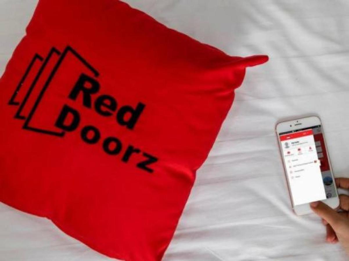 RedDoorz Syariah @ Ketintang Surabaya Hotel Bagian luar foto